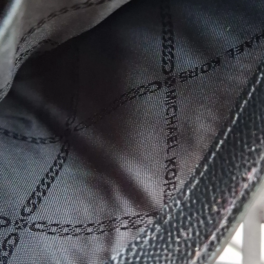 Michael Kors wallet - Picture 5 of 6